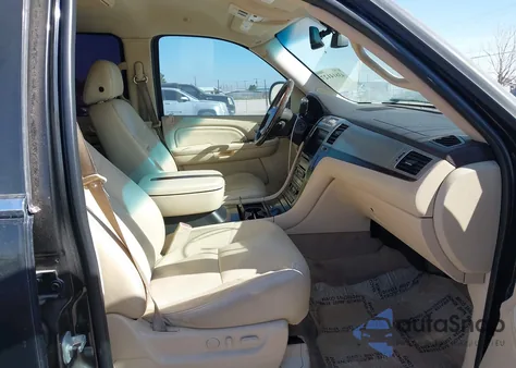2007 Cadillac Escalade Standard z USA, uszkodzony, nr VIN 1GYFK63827R275913